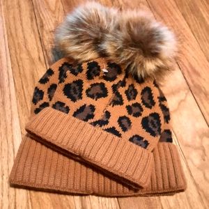🇺🇲 Mommy & Baby Leopard Print Pom Pom Beanie Set
